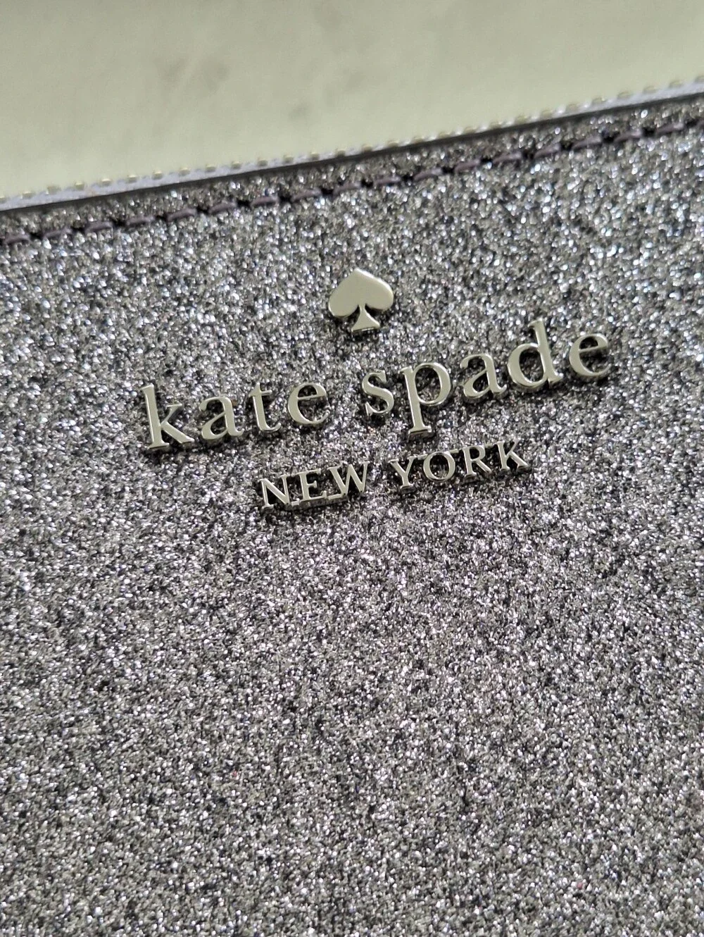 Kate Spade Lucy Glitter Medium L-Zip WristletColour NWOT
